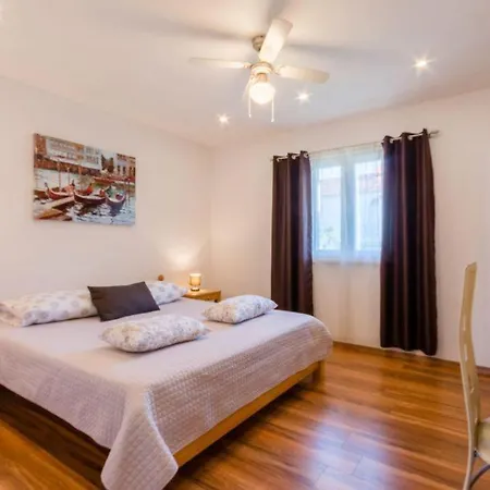 With Parking Space Supetar, Brac - 16294 Апартаменты
