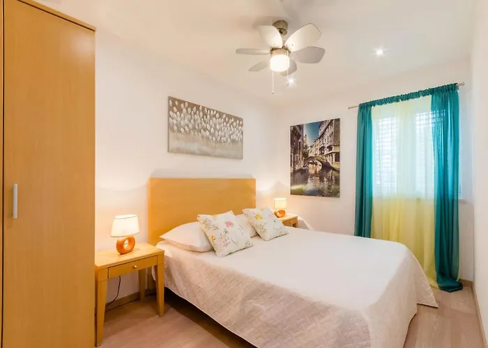 Apartman With Parking Space Supetar, Brac - 16294 Supetar